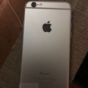 iPhone 6s used needs new screen!!! Hurry up and buy